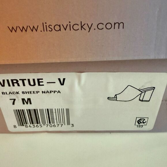 NWT Lisa Vicky Virtue V Sandal in black.  Size 7 - Picture 4 of 5